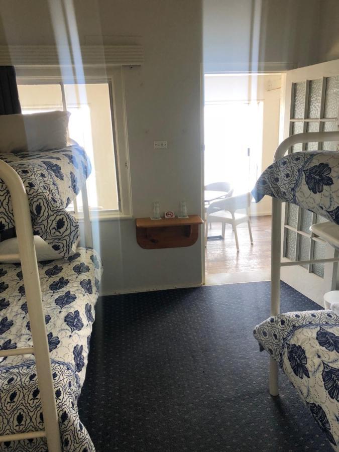 Pacific Hotel Yamba Kültér fotó